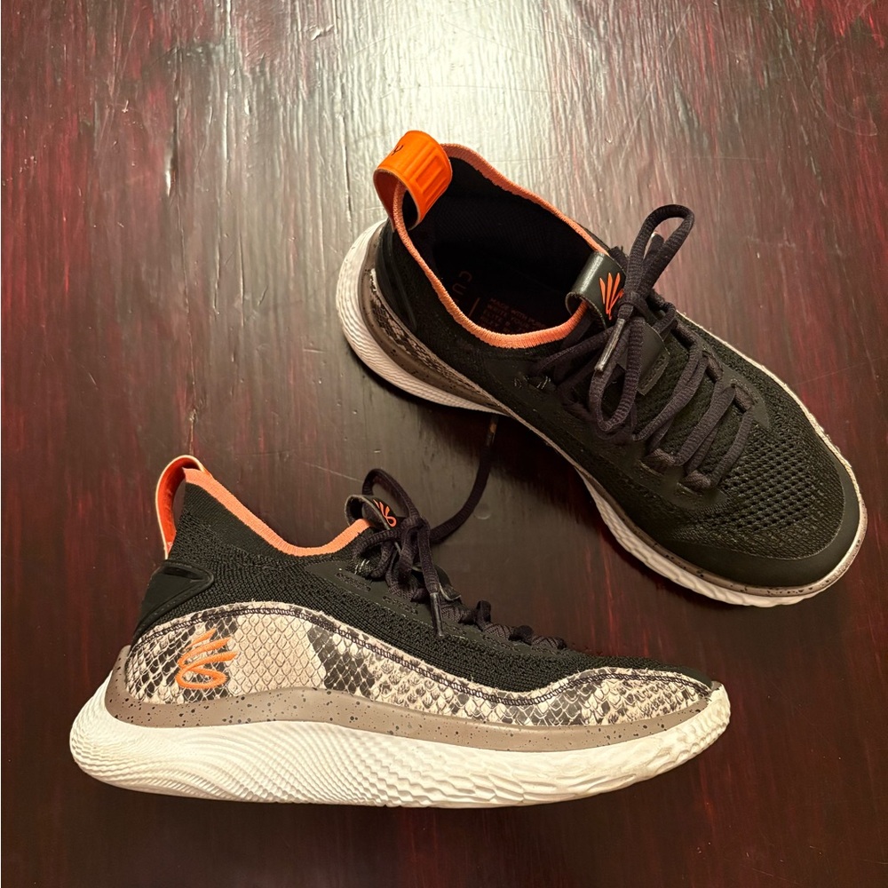 Strike & Flow Curry Under Armour